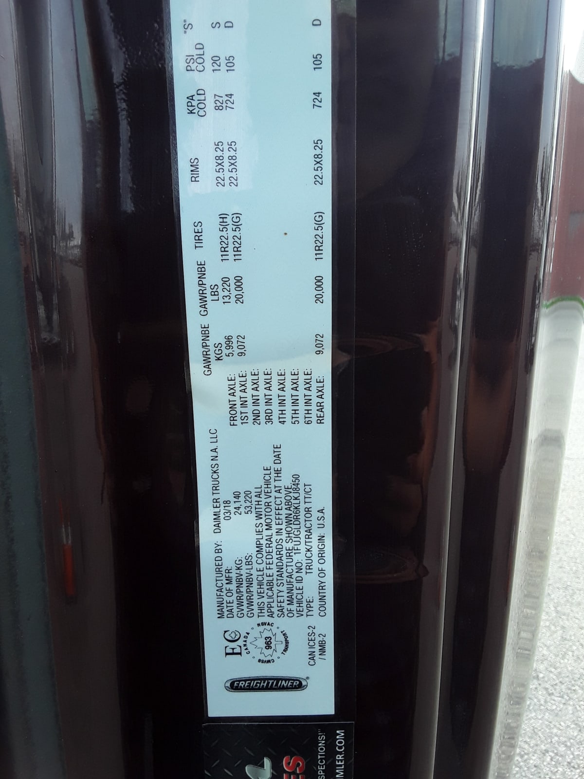 2019 Freightliner/Mercedes CASCADIA 125 810124