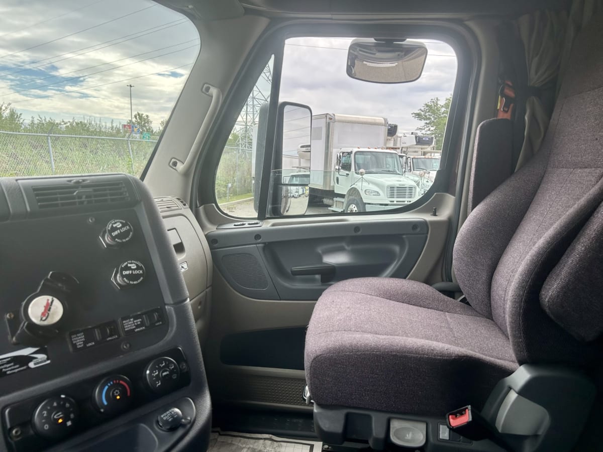 2019 Freightliner/Mercedes CASCADIA 125 810124