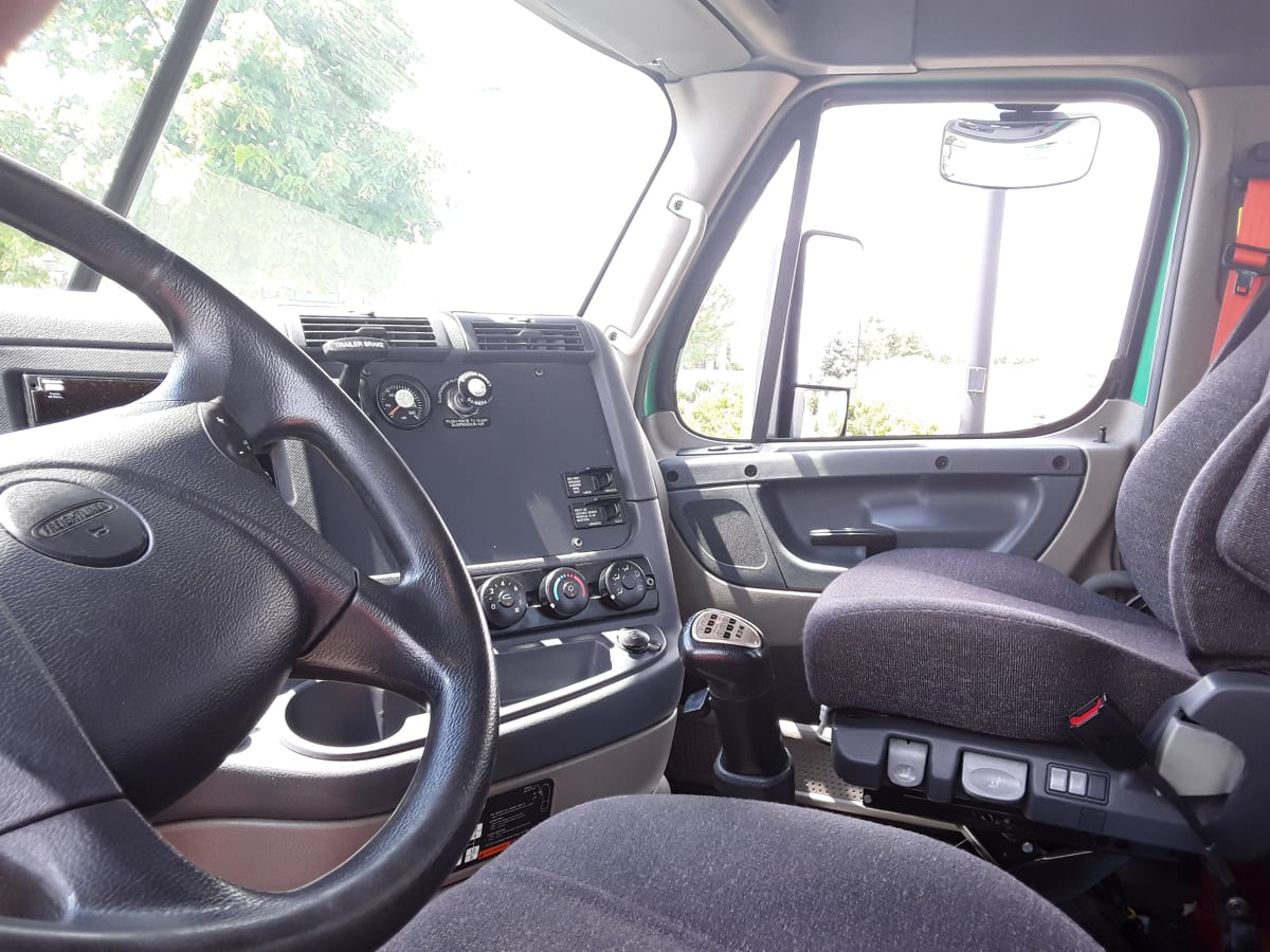 2019 Freightliner/Mercedes CASCADIA 125 810125