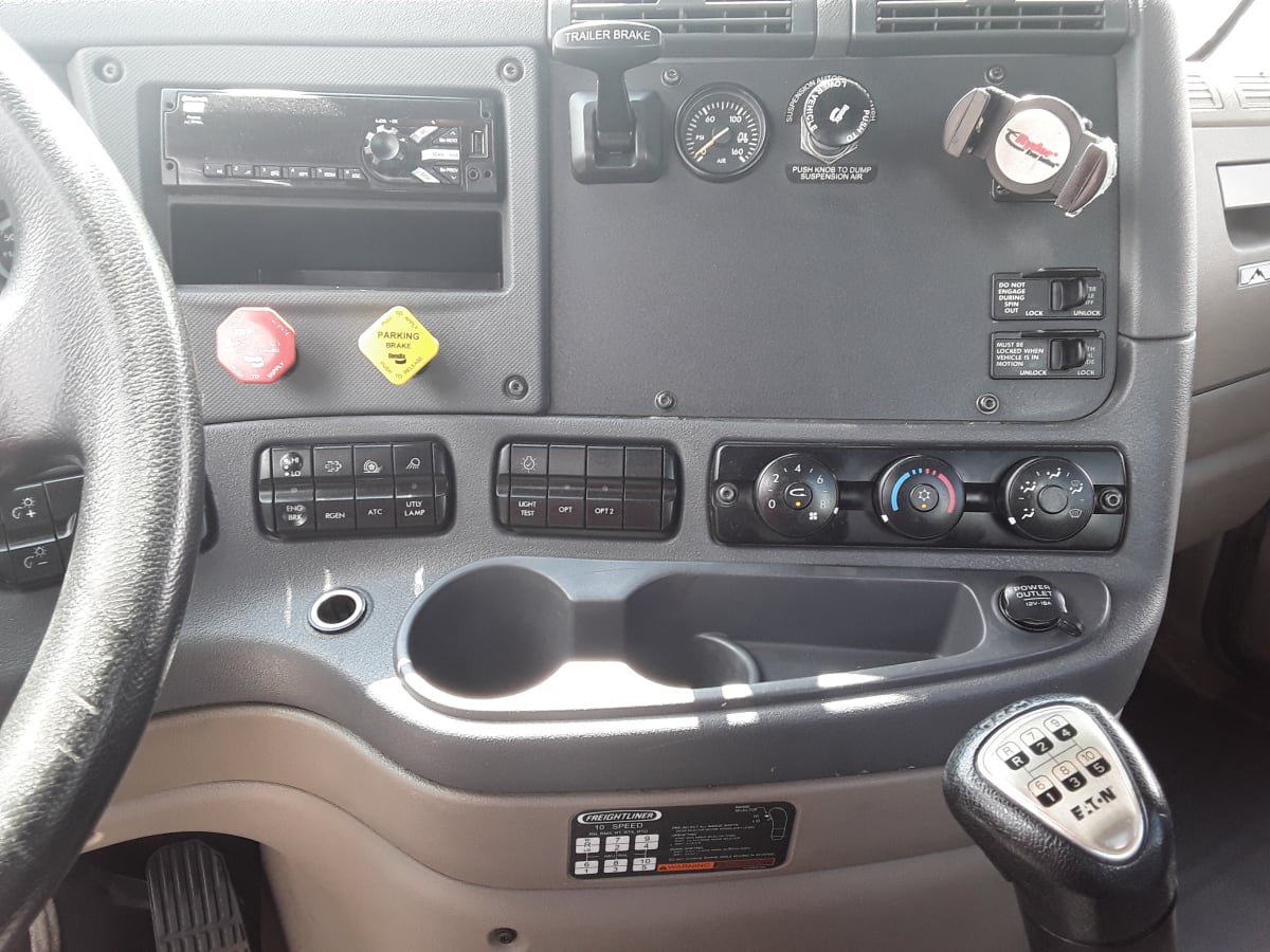 2019 Freightliner/Mercedes CASCADIA 125 810126