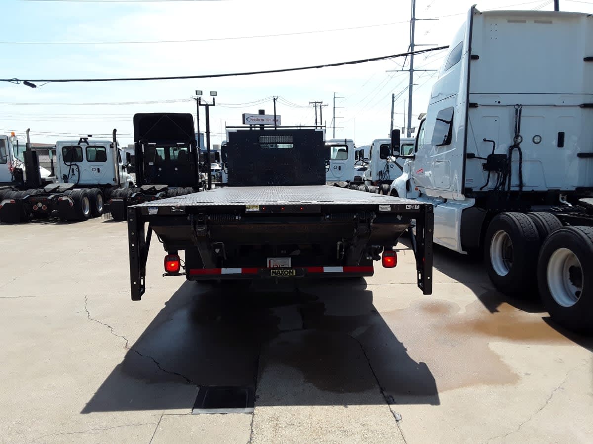 2019 Freightliner M2 106 810195