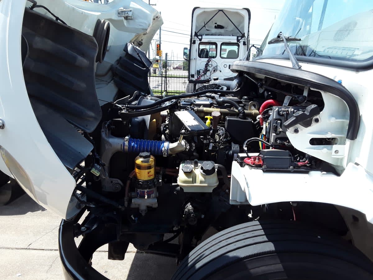 2019 Freightliner M2 106 810195