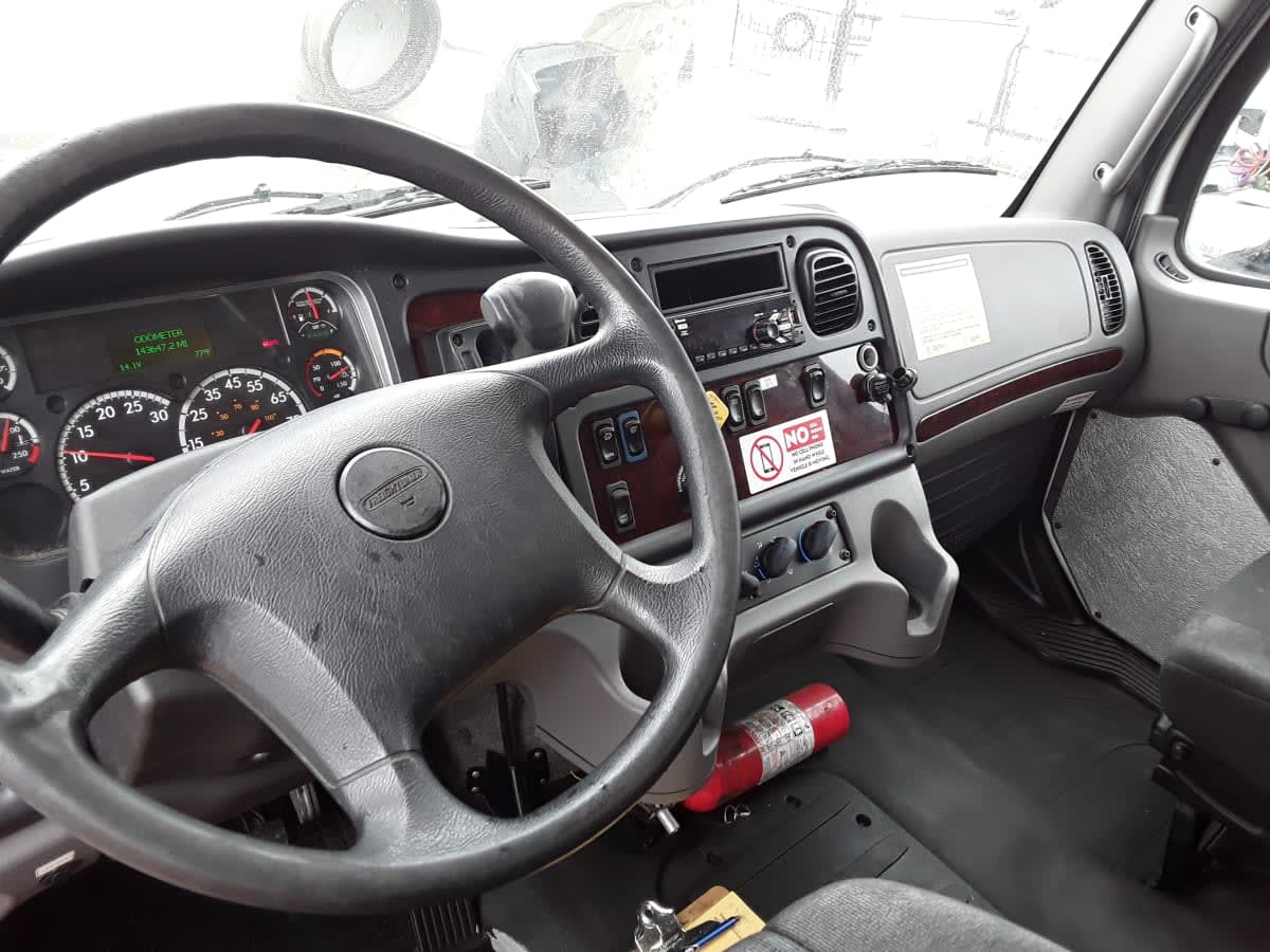 2019 Freightliner M2 106 810219