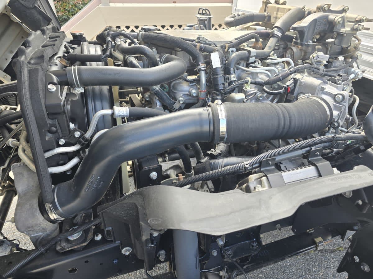2018 Isuzu NPR HD 810338