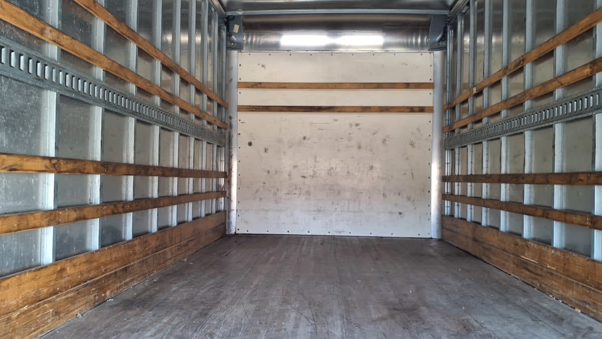 2018 Isuzu NPR HD 810405