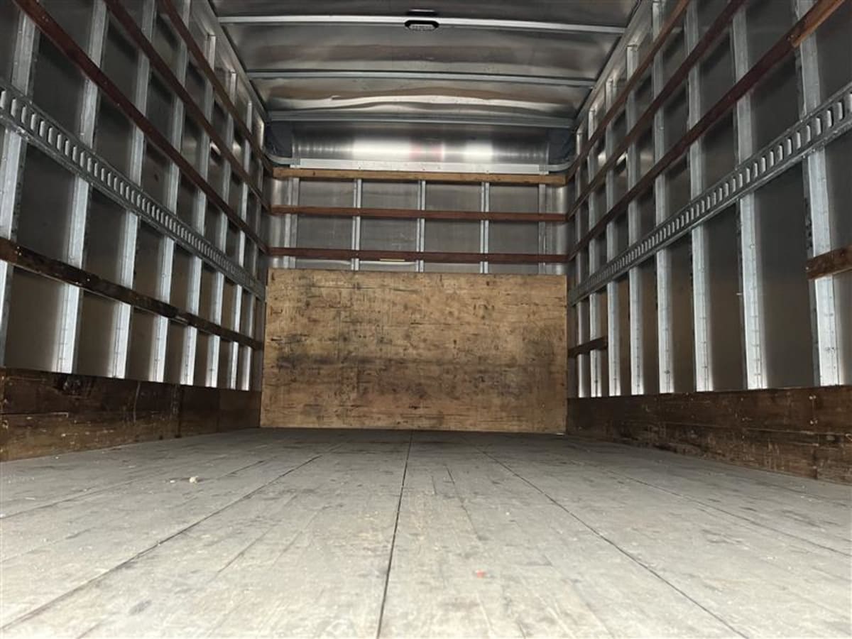 2018 Isuzu NPR HD 810427