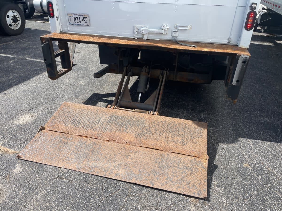 2018 Isuzu NPR HD 810428