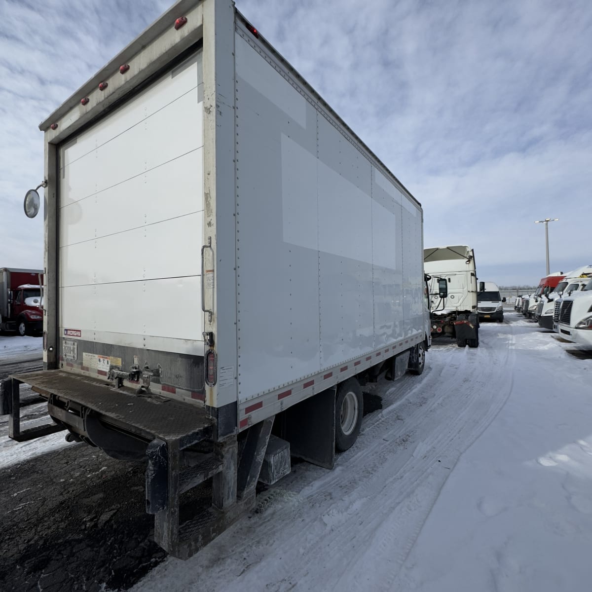 2018 Isuzu NPR HD 810587