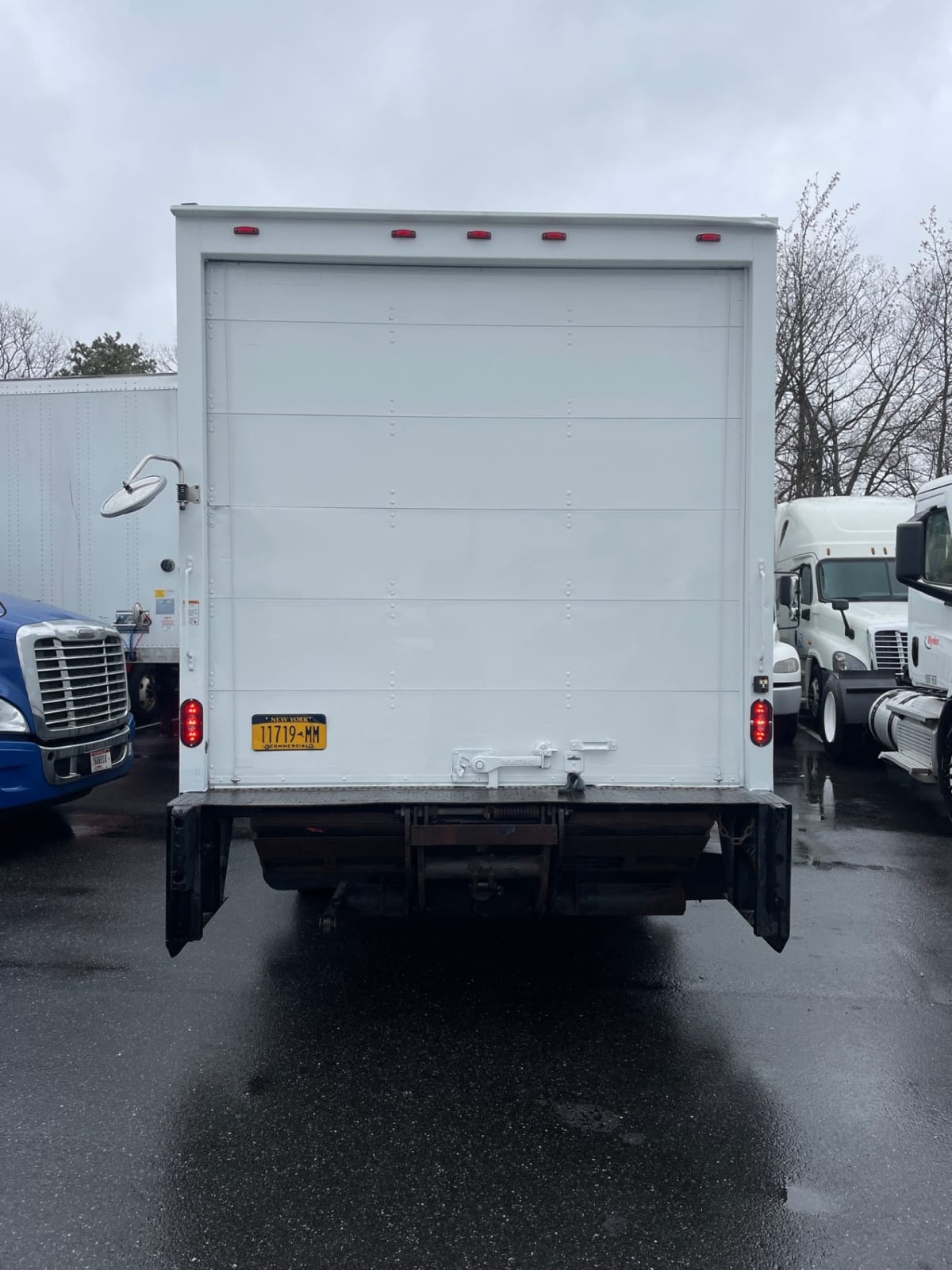 2019 Isuzu NPR HD 810645