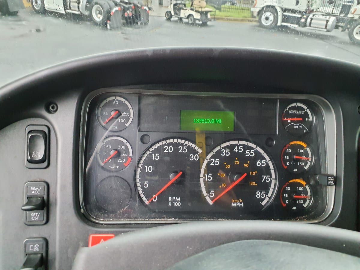 2019 Freightliner/Mercedes M2 106 810906