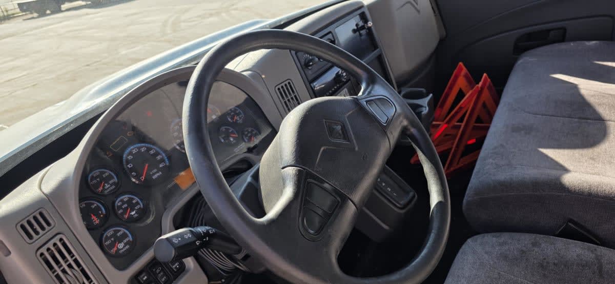 2019 Navistar International 4300 811035