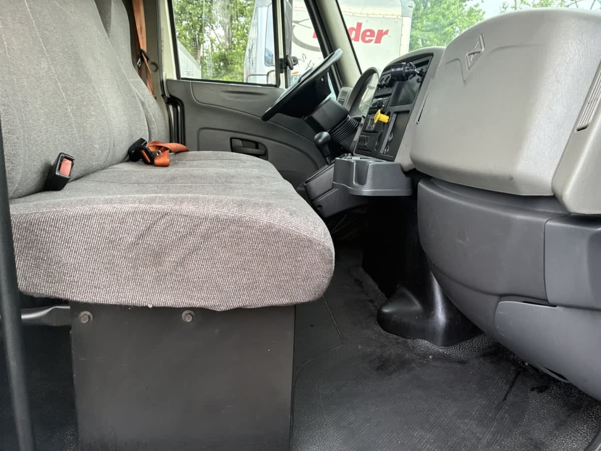 2019 Navistar International 4300 811043