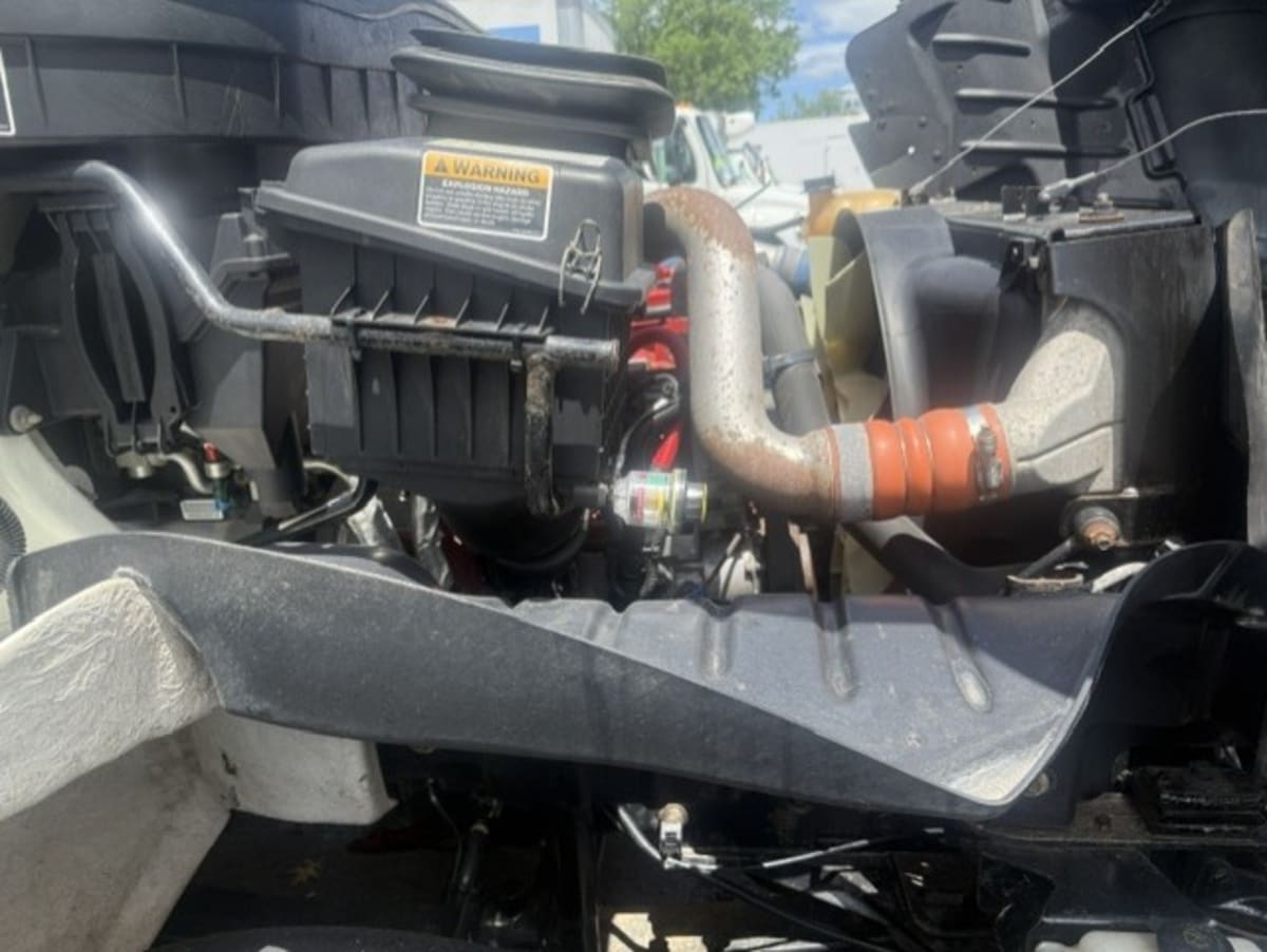 2019 Navistar International 4300 811043