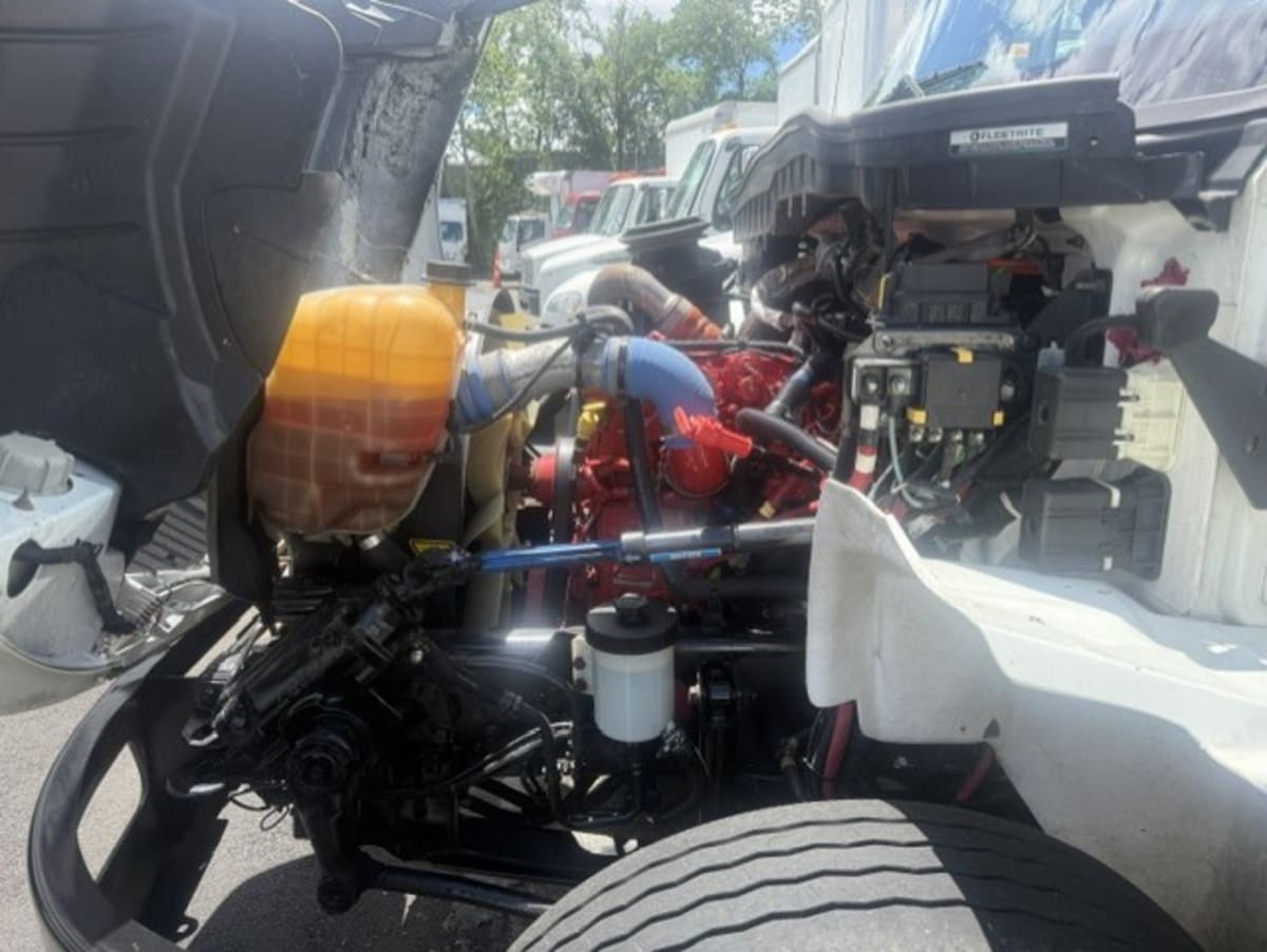 2019 Navistar International 4300 811043