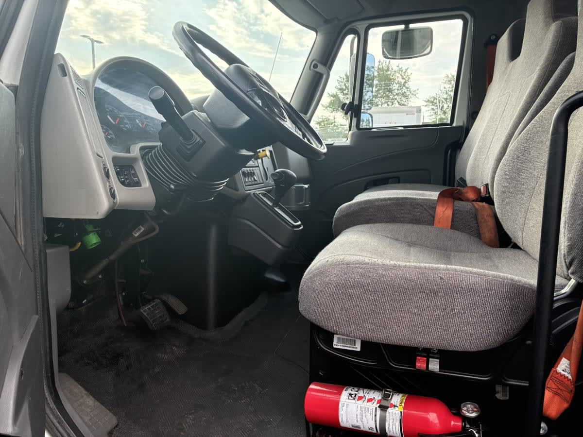 2019 Navistar International 4300 811043