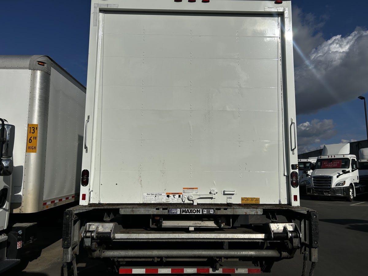 2019 Navistar International 4300 811058