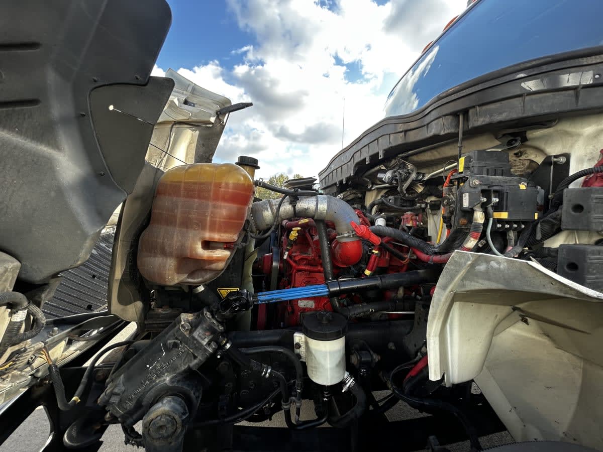 2019 Navistar International 4300 811058