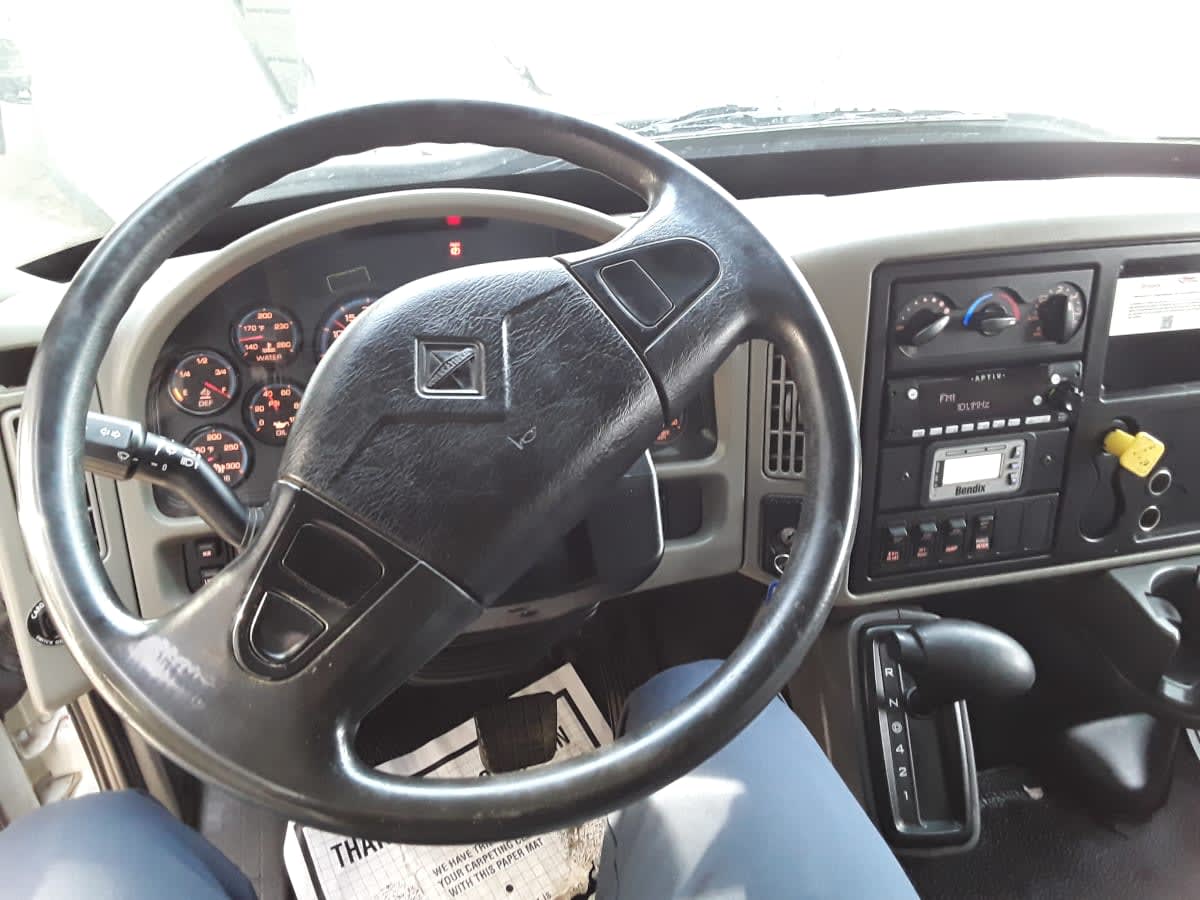 2019 Navistar International 4300 811060