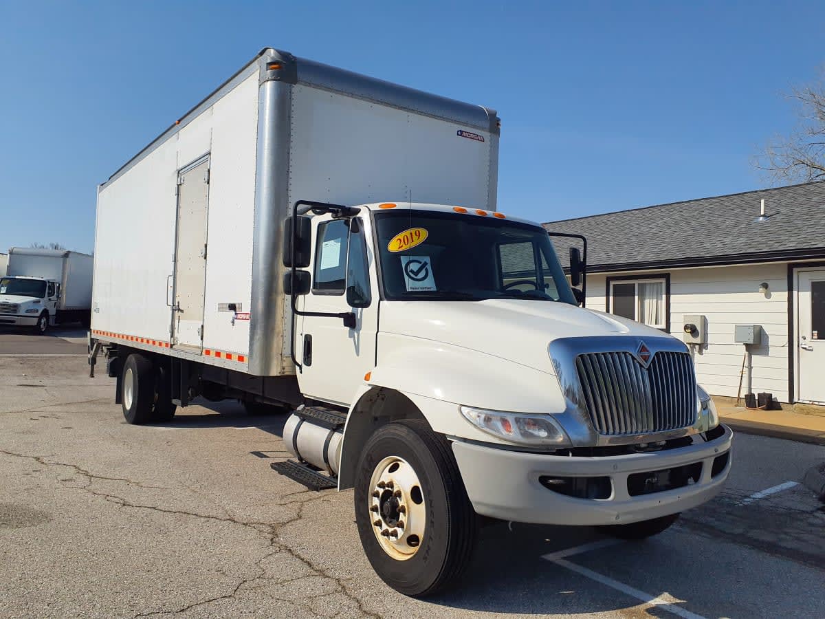 2019 Navistar International 4300 811128