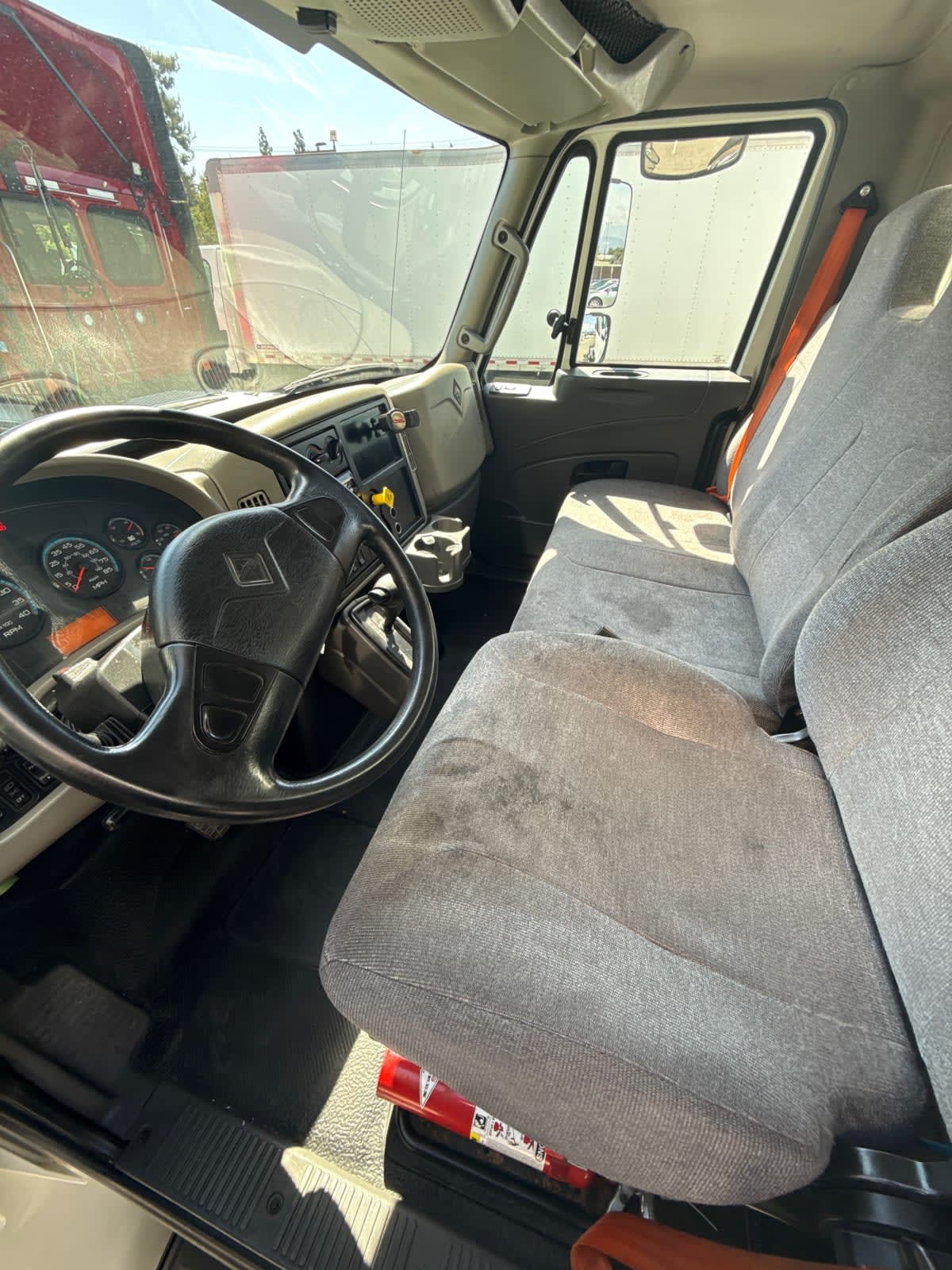 2019 Navistar International 4300 811142