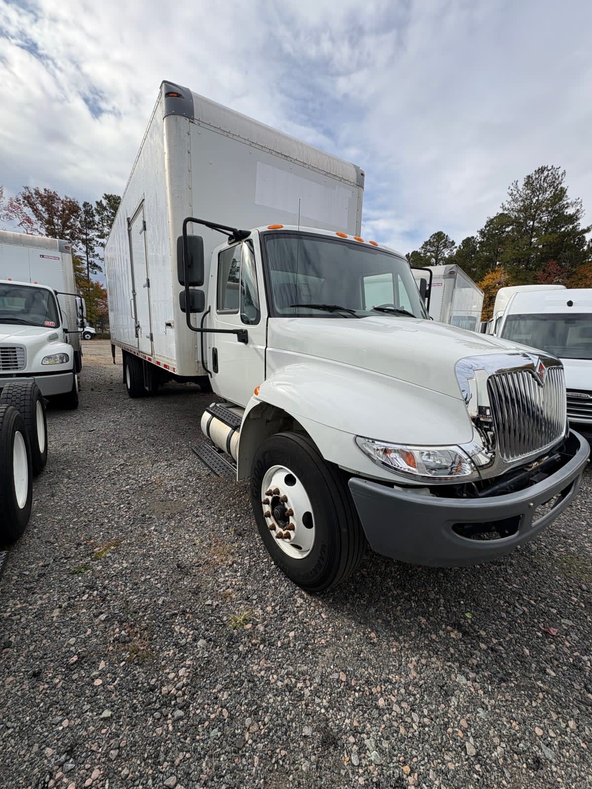 2019 Navistar International 4300 SBA 811187