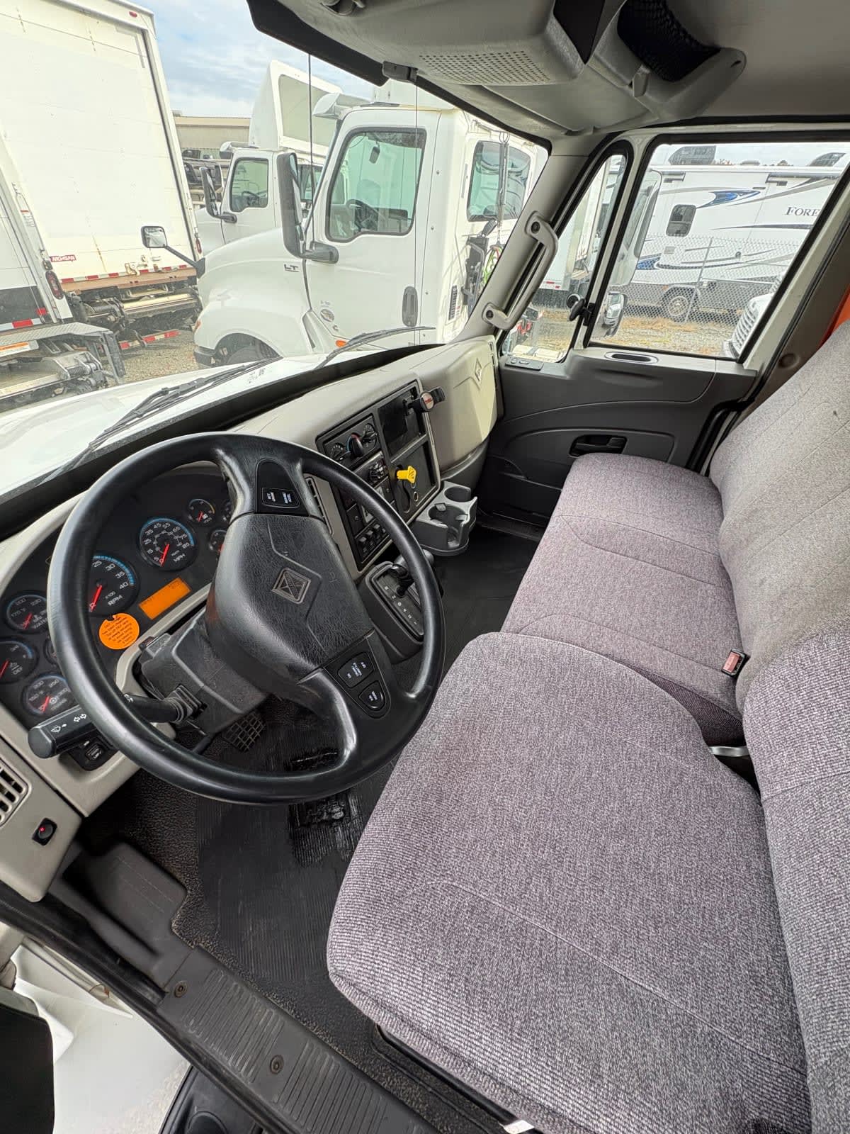 2019 Navistar International 4300 SBA 811187