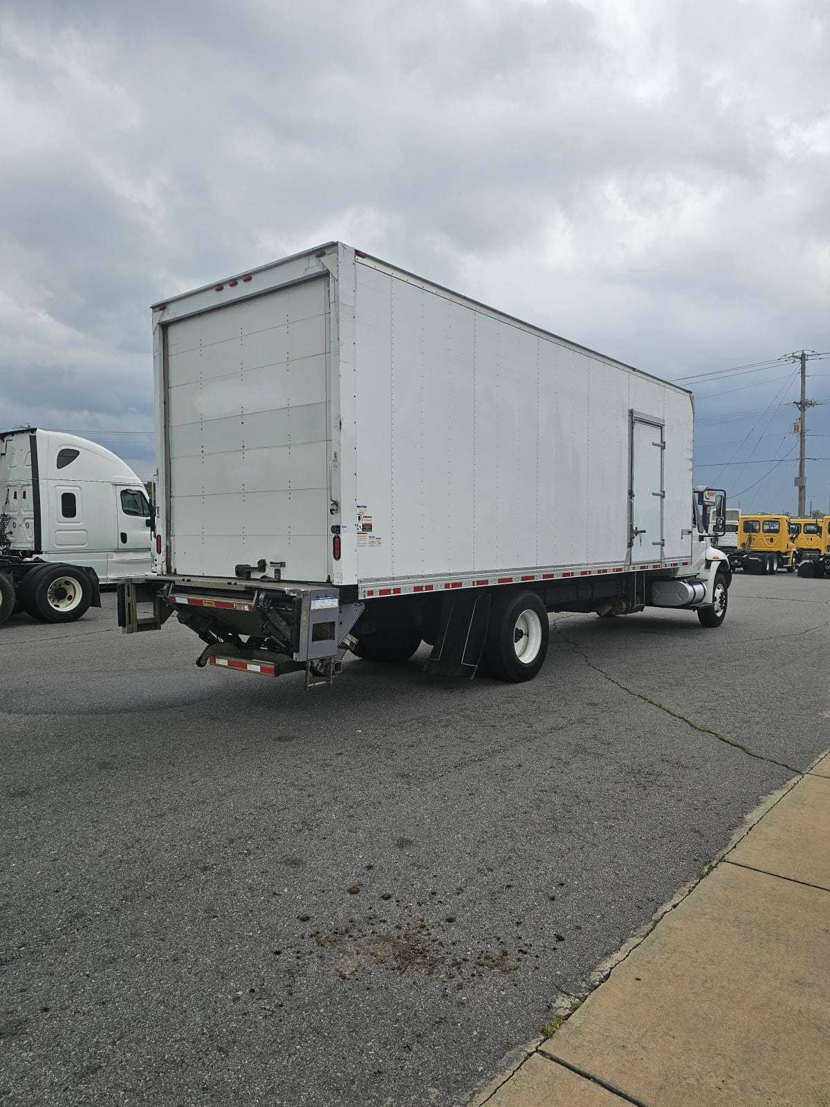 2019 Navistar International 4300 811205