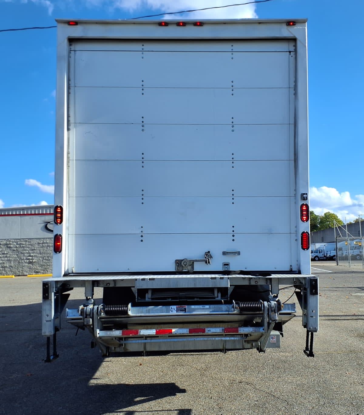 2019 Navistar International 4300 811235