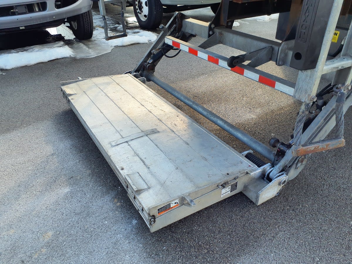 2019 Navistar International 4300 811303