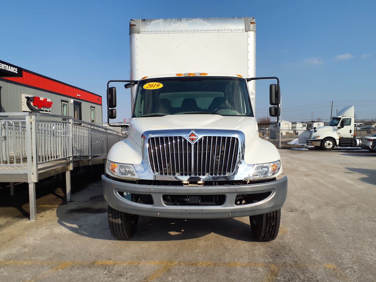 2019 Navistar International 4300 811303