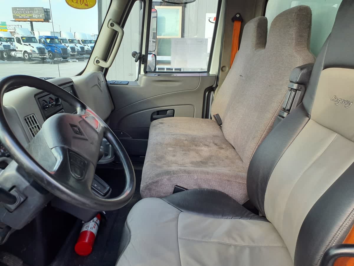 2019 Navistar International 4300 811303