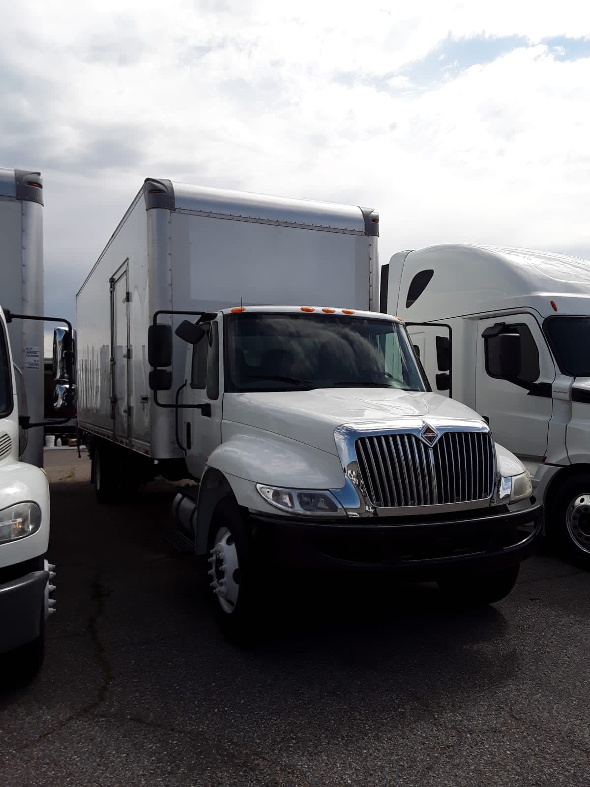 2019 Navistar International 4300 811309