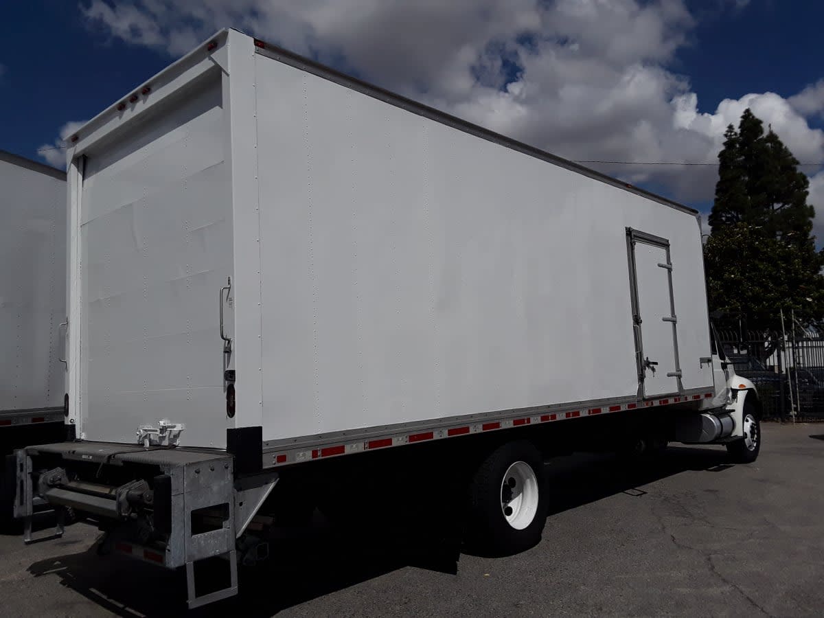 2019 International 4300 in Montebello, CA — photo 4