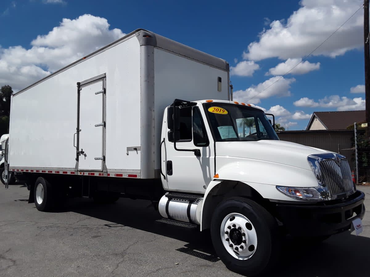2019 International 4300 in Montebello, CA — photo 3