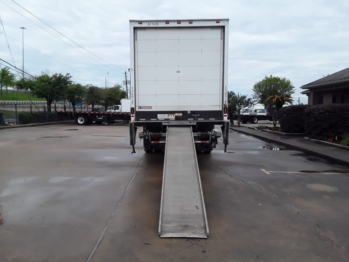 2019 Navistar International 4300 811439