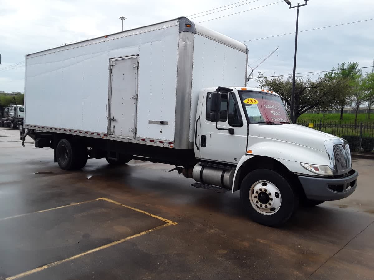 2019 Navistar International 4300 811439
