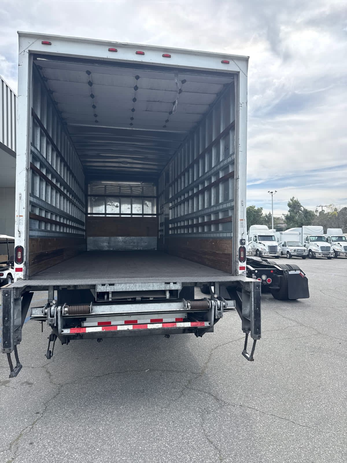 2019 Navistar International 4300 811451