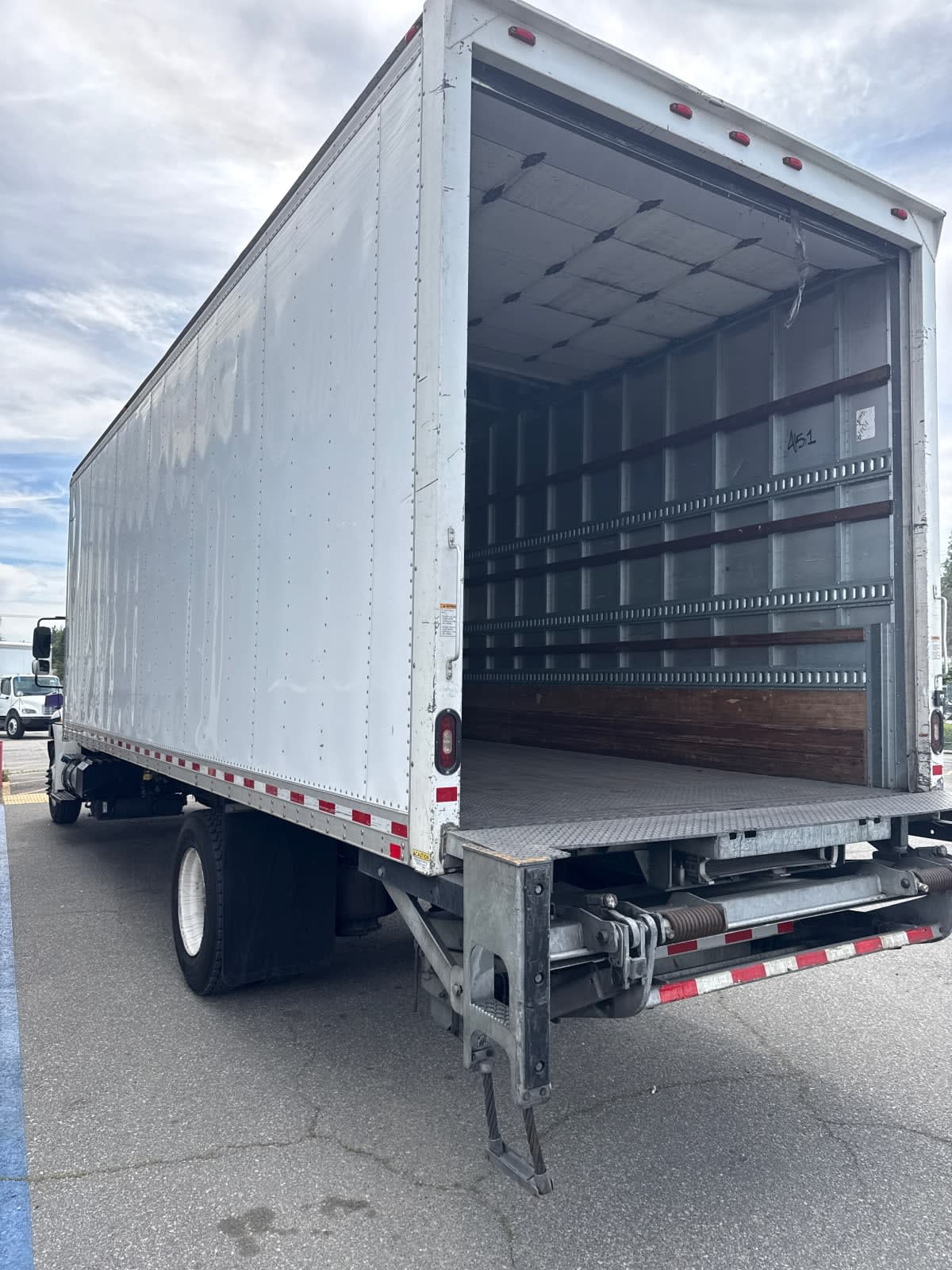 2019 Navistar International 4300 811451