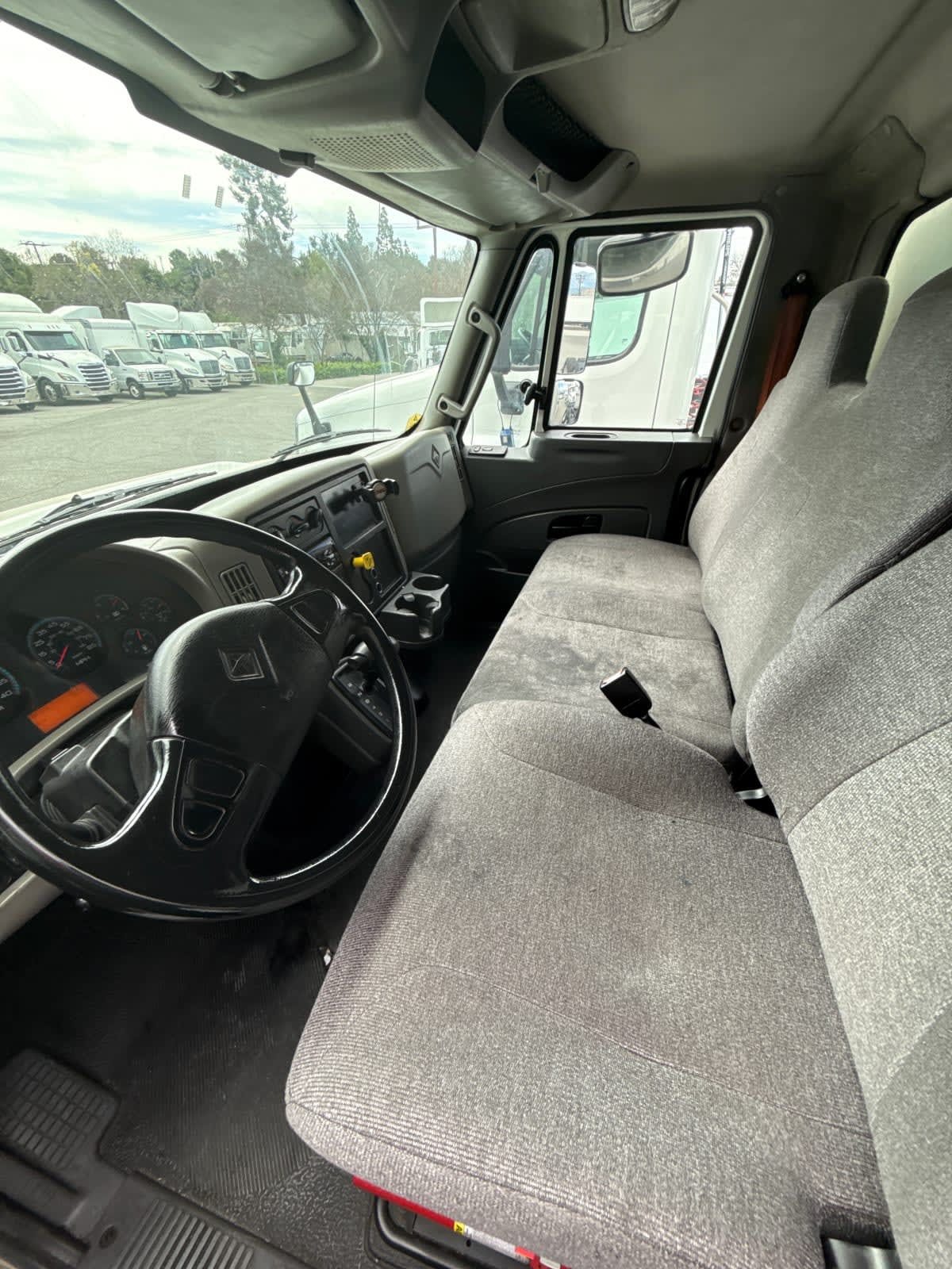 2019 Navistar International 4300 811451