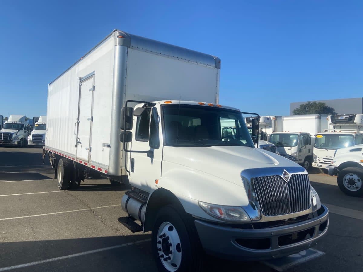 2019 Navistar International 4300 811533
