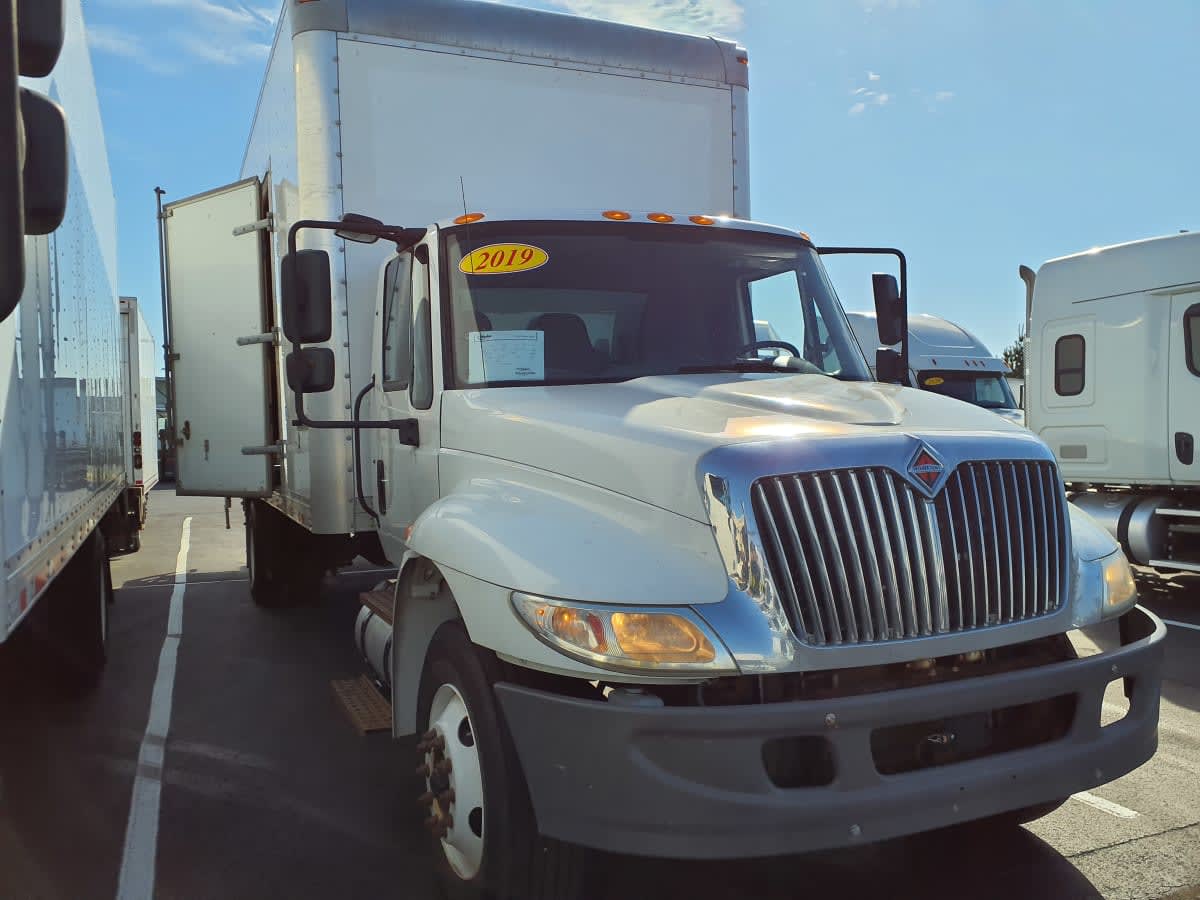 2019 Navistar International 4300 811583