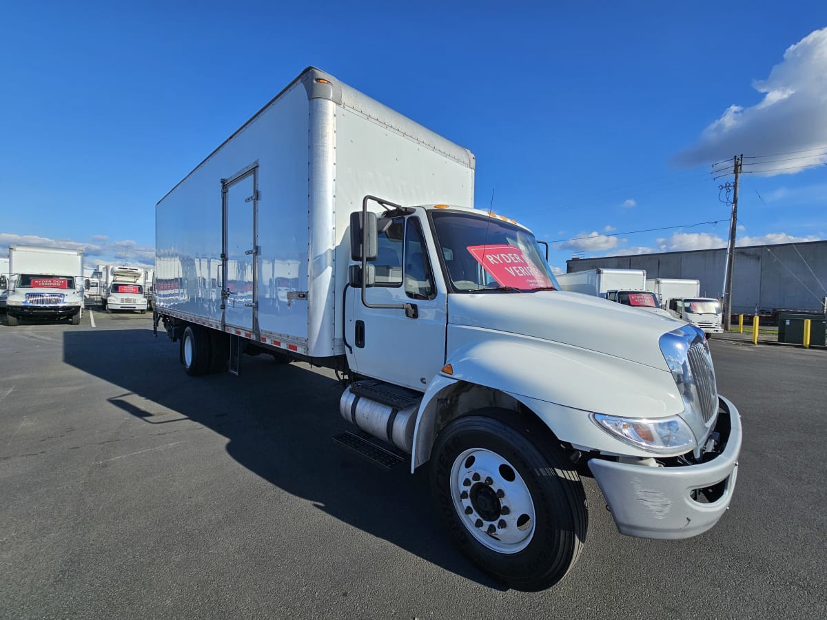 2019 Navistar International 4300 811777