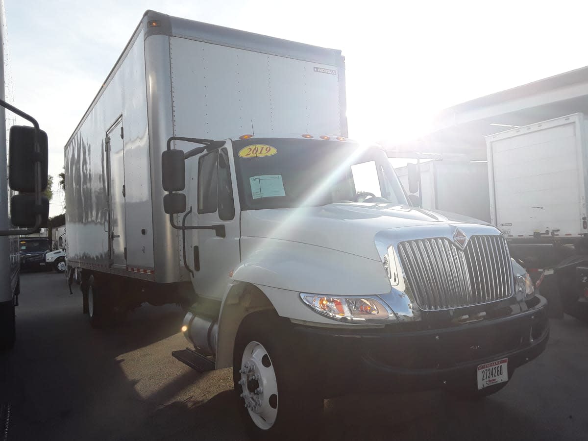 2019 Navistar International 4300 811780