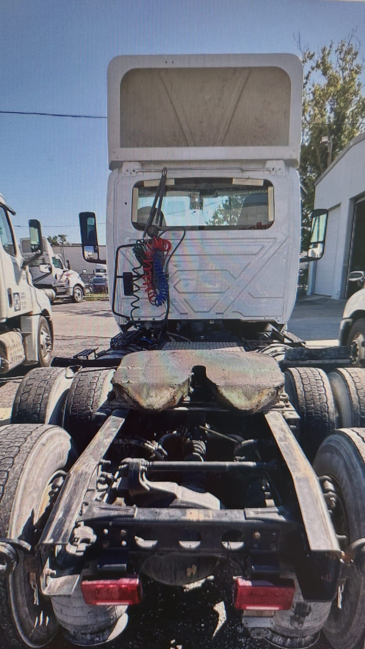 2019 Navistar International LT625 DAYCAB T/A 811805