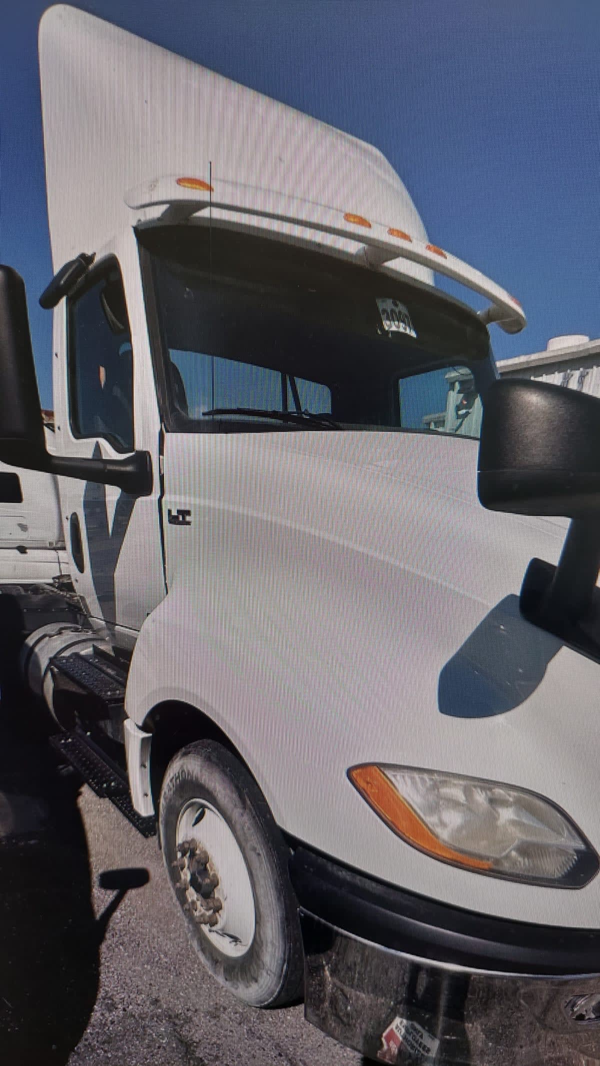 2019 Navistar International LT625 DAYCAB T/A 811805