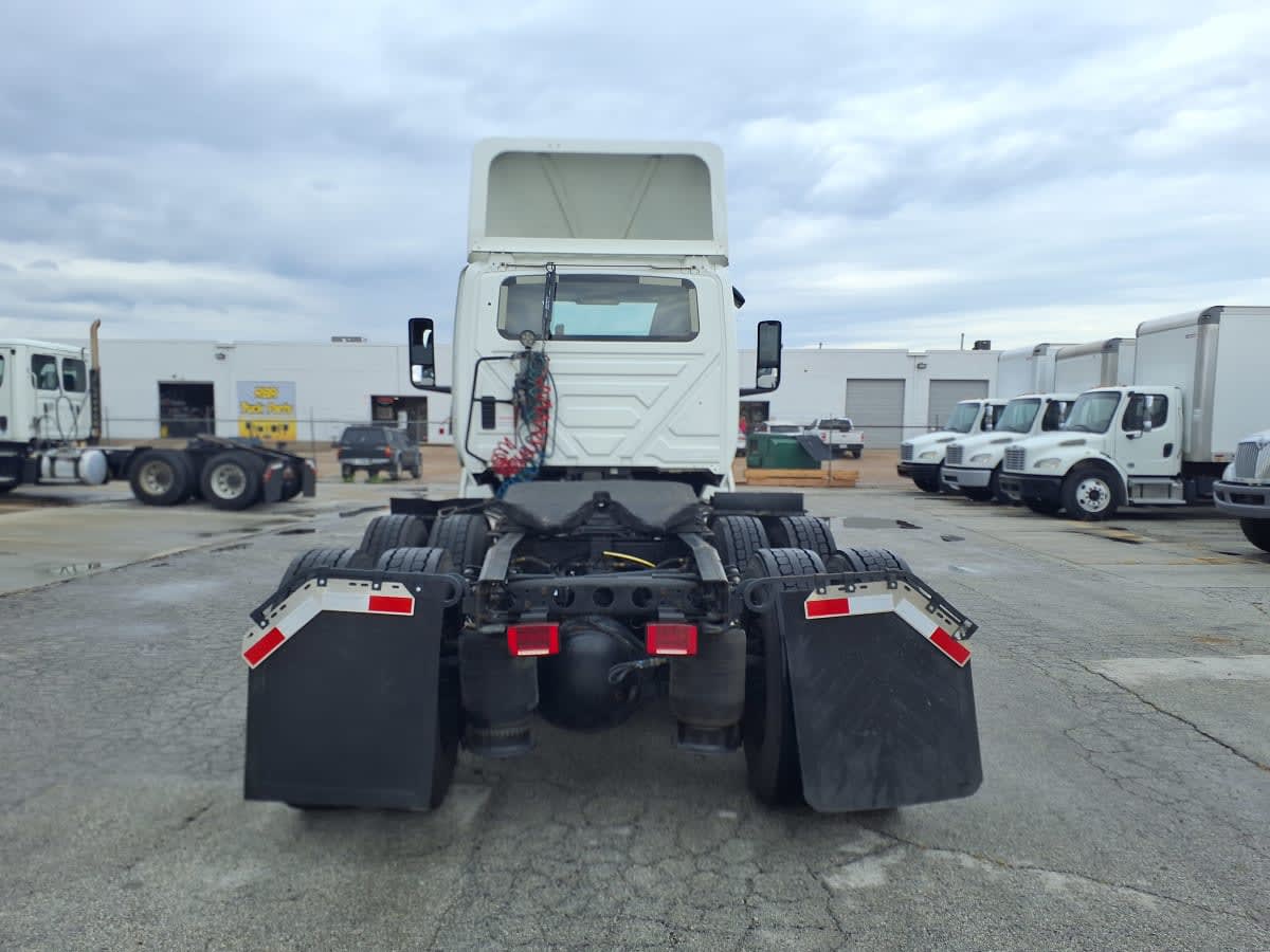 2019 Navistar International LT625 DAYCAB T/A 811806