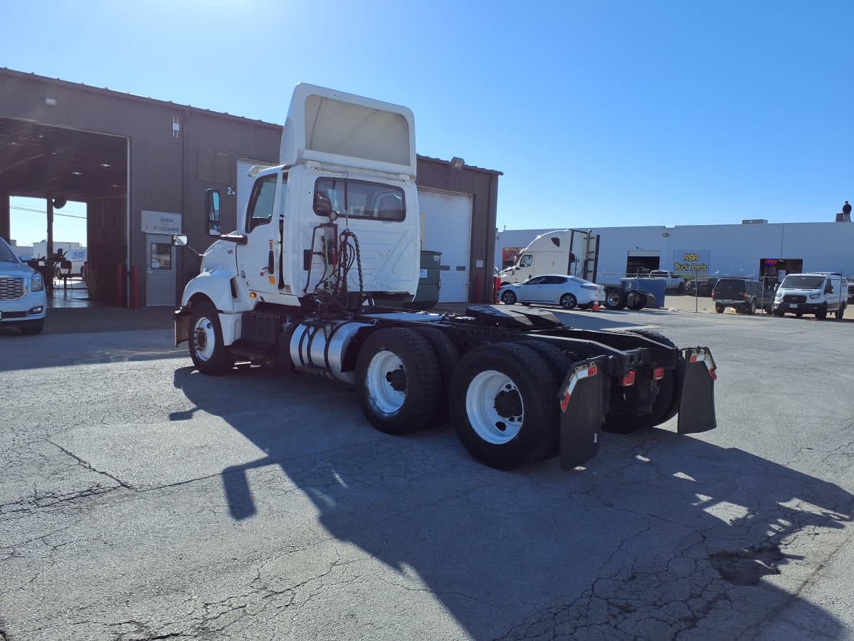 2019 Navistar International LT625 DAYCAB T/A 811817