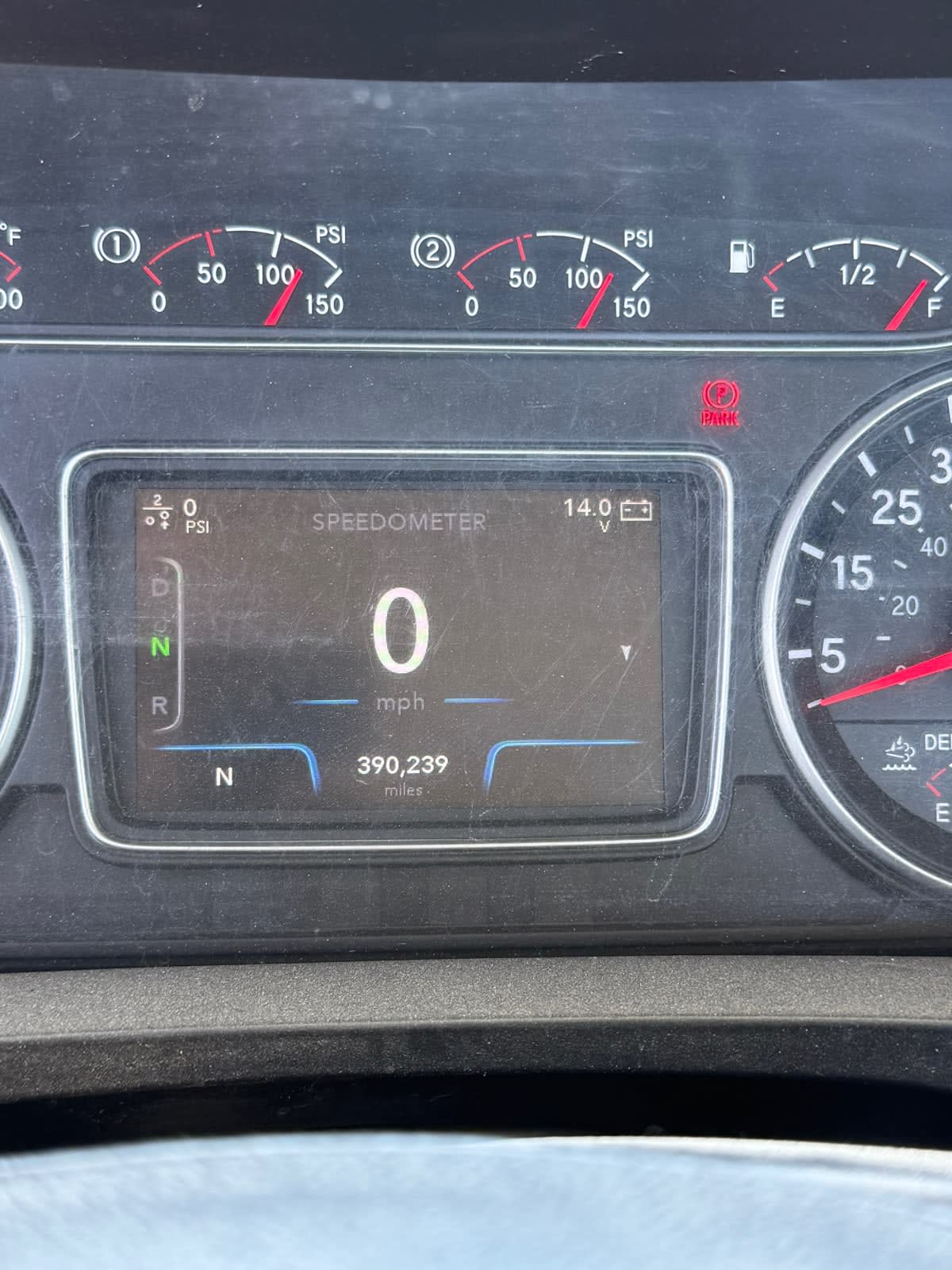 2019 International - image 9