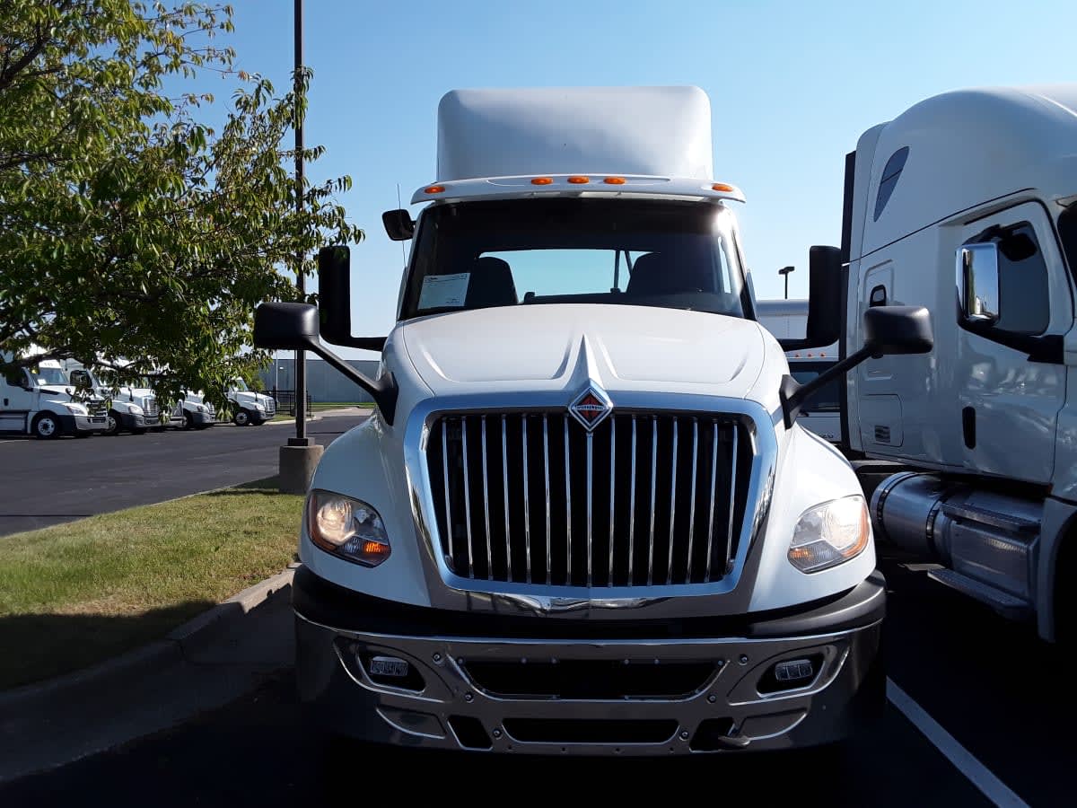 2019 Navistar International LT625 DAYCAB T/A 811860