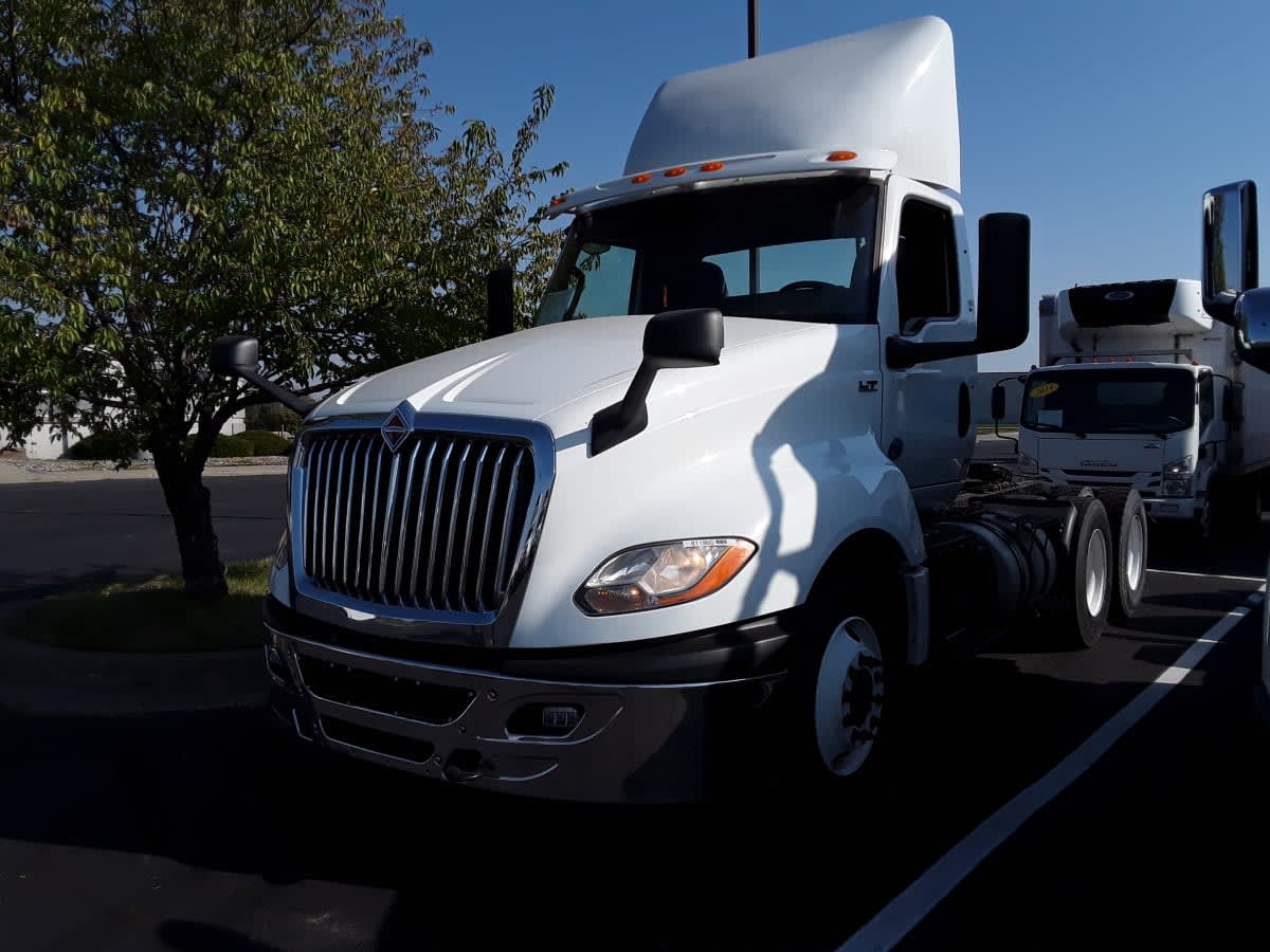2019 Navistar International LT625 DAYCAB T/A 811860
